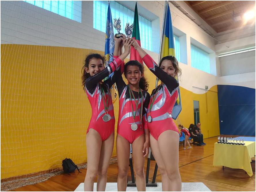 Moita - Ginastas do GAC da Baixa da Banheira Campeãs Nacionais em Trampolim Individual.