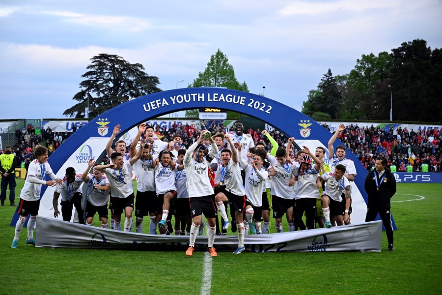 Academia do Seixal acolhe trabalho de formação do Benfica Câmara Municipal recebe equipa sub-19 campeã da Europa