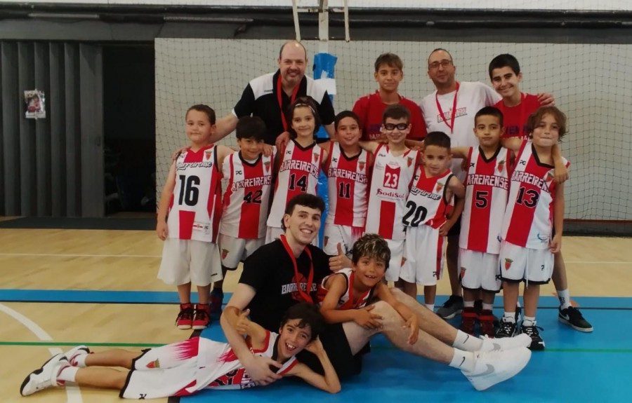 BARREIRO - I Torneio Internacional de Mini -Basquete da Maia SUB 8 FC Barreirense participação com 5 vitórias