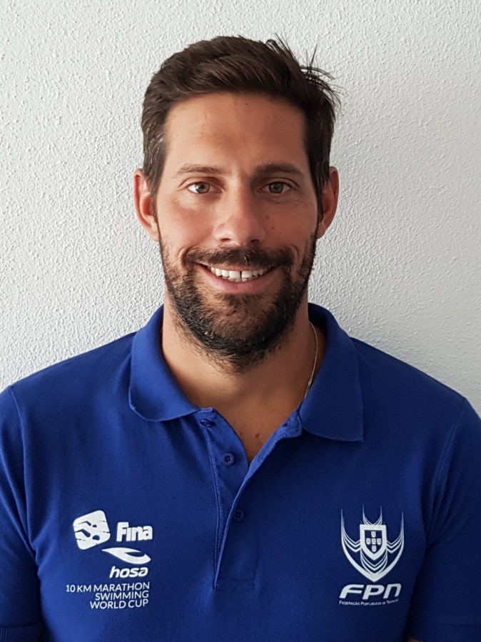 Natação desportiva da Piscina Municipal de Azeitão no concelho de Setúbal Tiago Venâncio é treinador principal