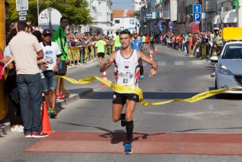 Bruno Paixão foi o grande vencedor da 19ª Meia Maratona Ribeirinha da Moita Meia e Mini Maratonas Ribeirinhas da Moita envolveram 1 250 atletas