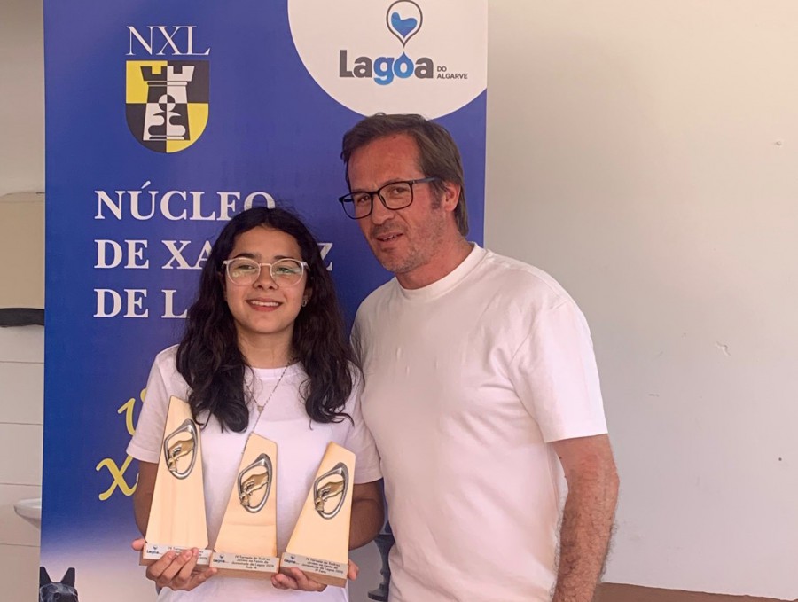 No IV Torneio de Xadrez da Semana da Juventude de Lagoa A internacional do Barreiro Beatriz Gonçalves conquista todos os troféus