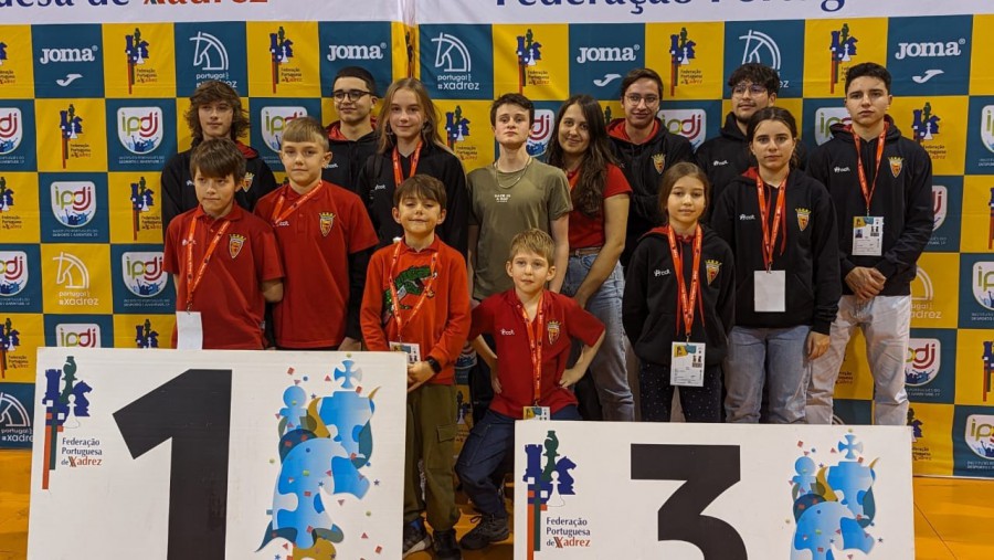 Barreiro - Xadrez Campeonatos Nacionais de Jovens em Partidas Rápidas Equipa de sub8/sub14 do FC Barreirense obteve o 3º lugar