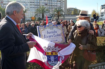 Descerramento da placa toponímica da nova Avenida Álvaro Cunhal em Setúbal Álvaro Cunhal foi um dos maiores intelectuais e políticos portugueses de sempre
