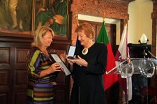 Medalha de Prata da Cidade de Setúbal Entregue a Helen Hamlyn