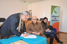 Treze telas a óleo oferecidas ao Barreiro ASSINATURA DE CONTRATO DE DOAÇÃO COM ANTÓNIO PATACAS
