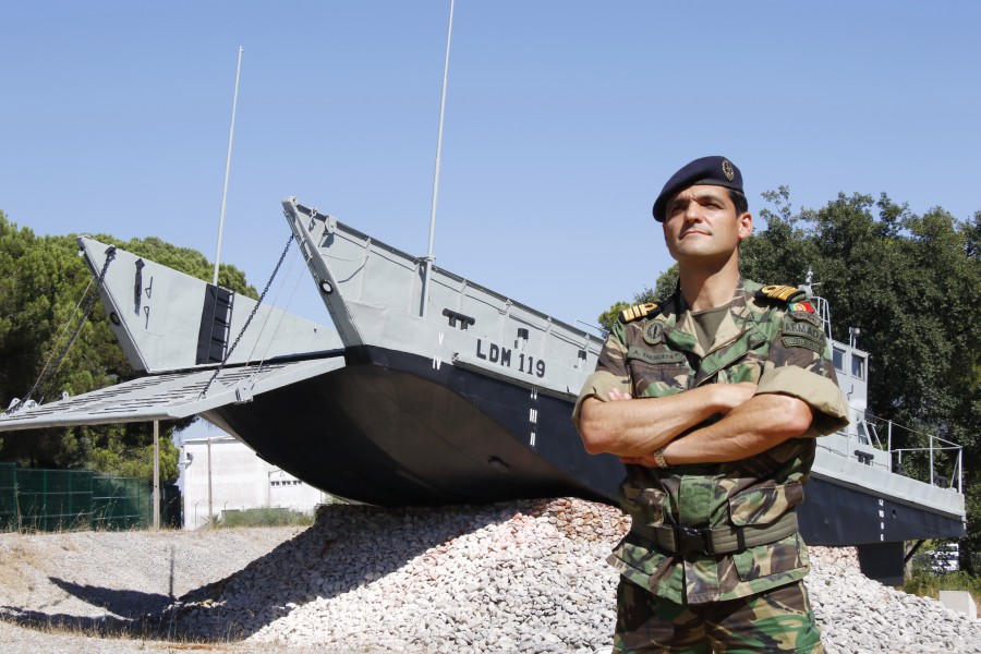 Capitão-de-fragata Fuzileiro António Costa Frescata natural do Barreiro Comanda Batalhão de Fuzileiros nº2