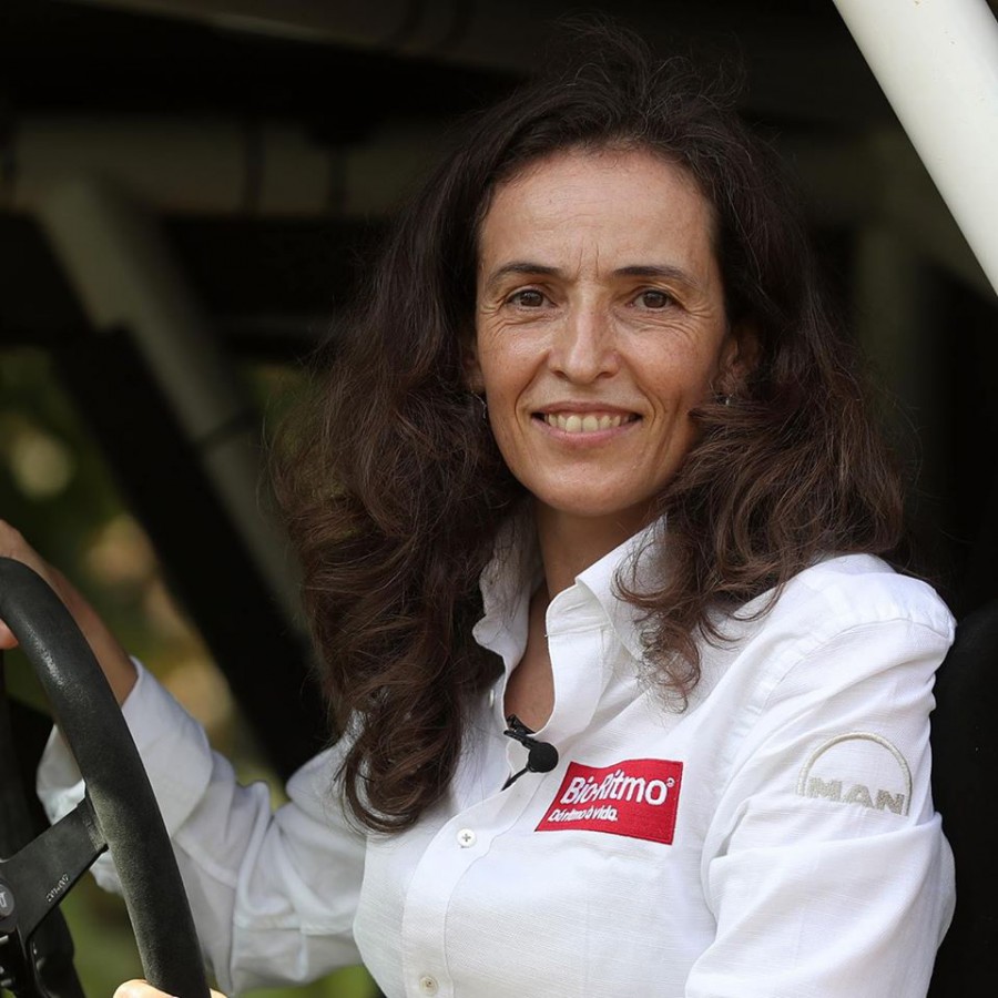 Montijo - Elisabete Jacinto recebe Medalha de Ouro do Concelho Primeira mulher a vencer ao volante de um camião o Rali África Eco Race