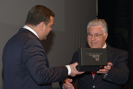 Montijo - Joaquim Carreira Tapadinhas recebe Medalha de Ouro do Concelho Foi presidente da Comissão Administrativa da Câmara Municipal do Montijo