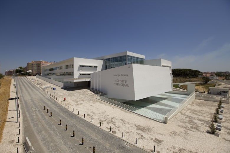 Seixal - Vários alunos que vão ingressar no 7.º ano sem saber que escola vão frequentar. Câmara solidária com os pais e empenhada em encontrar soluções