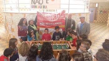 Sesimbra - Escola Básica Integrada da Boa Água Premiada pela Geração Depositrão e recebe mesa de matraquilhos