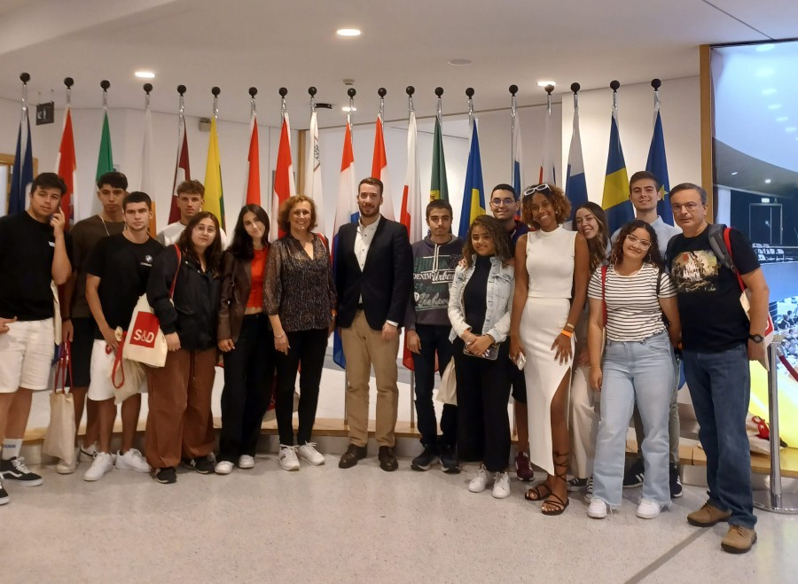 BARREIRO - CASQUILHOS EM VISITA DE ESTUDO A BRUXELAS Prémio do concurso "Jovens em Ação pela Cidadania"