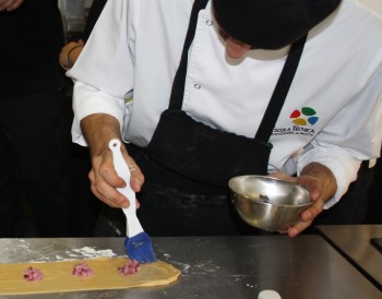 Moita - Jovens de Cozinha participam no WINE IN AZORES 2015 Alunos da Escola Técnica Profissional da Moita já partiram para os Açores