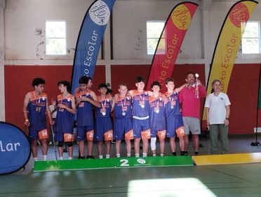 BARREIRO - Campeonatos Nacionais de Desporto Escolar Basquetebol da Escola Básica e Secundária de Santo António em 2º lugar
