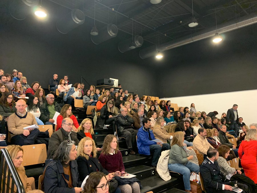 Barreiro - Cerca de 200 pessoas ligadas à Educação participaram no I Seminário do Projeto Educativo Municipal de Prevenção e Redução do Abandono Escolar