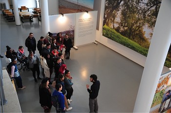 Barreiro - Alunos de design da Secundária dos Casquilhos Visitam exposições no Auditório Municipal Augusto Cabrita