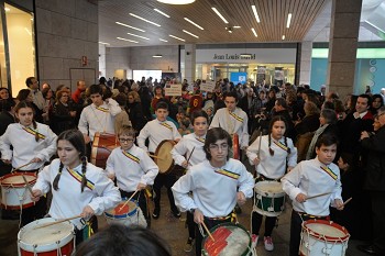 BARREIRO - CARNAVAL DAS ESCOLAS 2014 ALUNOS DESFILAM NO FORUM BARREIRO