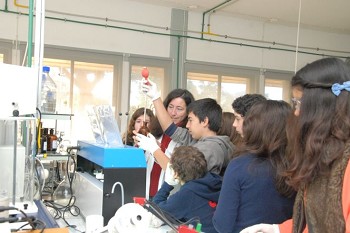 Setúbal - Férias da Páscoa com muita Ciência e Tecnologia Escola de Tecnologia promove atelier para alunos do ciclo básico e secundário