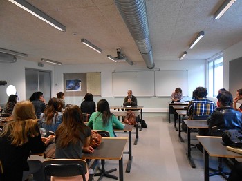 Na Escola Secundária de Santo André - Barreiro PRESIDENTE DA CMB RECORDOU O ESTADO NOVO E A REVOLUÇÃO DOS CRAVOS