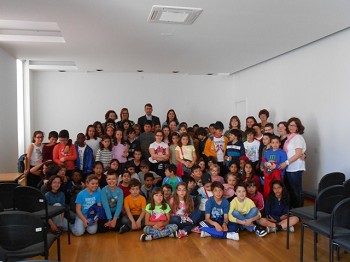 Cerca de 75 alunos das Eco-Escolas EB1 nº 5, 6 e 8 do Barreiro Entregaram pergaminhos com desejos para a melhoria das instalações das suas escolas