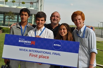 Portugal vence, em Madrid, final internacional do Young Business Talents Os melhores gestores do ensino secundário do Sul da Europa são portugueses