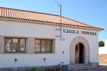 Santiago do Cacém - Apenas a escola de Brescos irá encerrar Câmara Municipal «segura» escolas de São Bartolomeu, Arealão e São Domingos