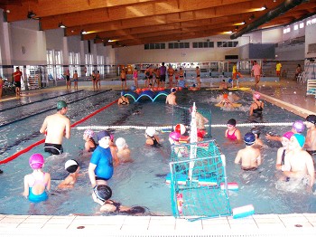 Município e escolas de VRSA ensinam alunos do primeiro ciclo a nadar