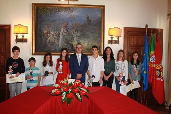 Câmara Municipal de Alcácer do Sal distinguiu melhores alunos do 2º e 3º ciclos e do Ensino Secundário Sete alunos receberam Certificados de Mérito Escolar Municipal