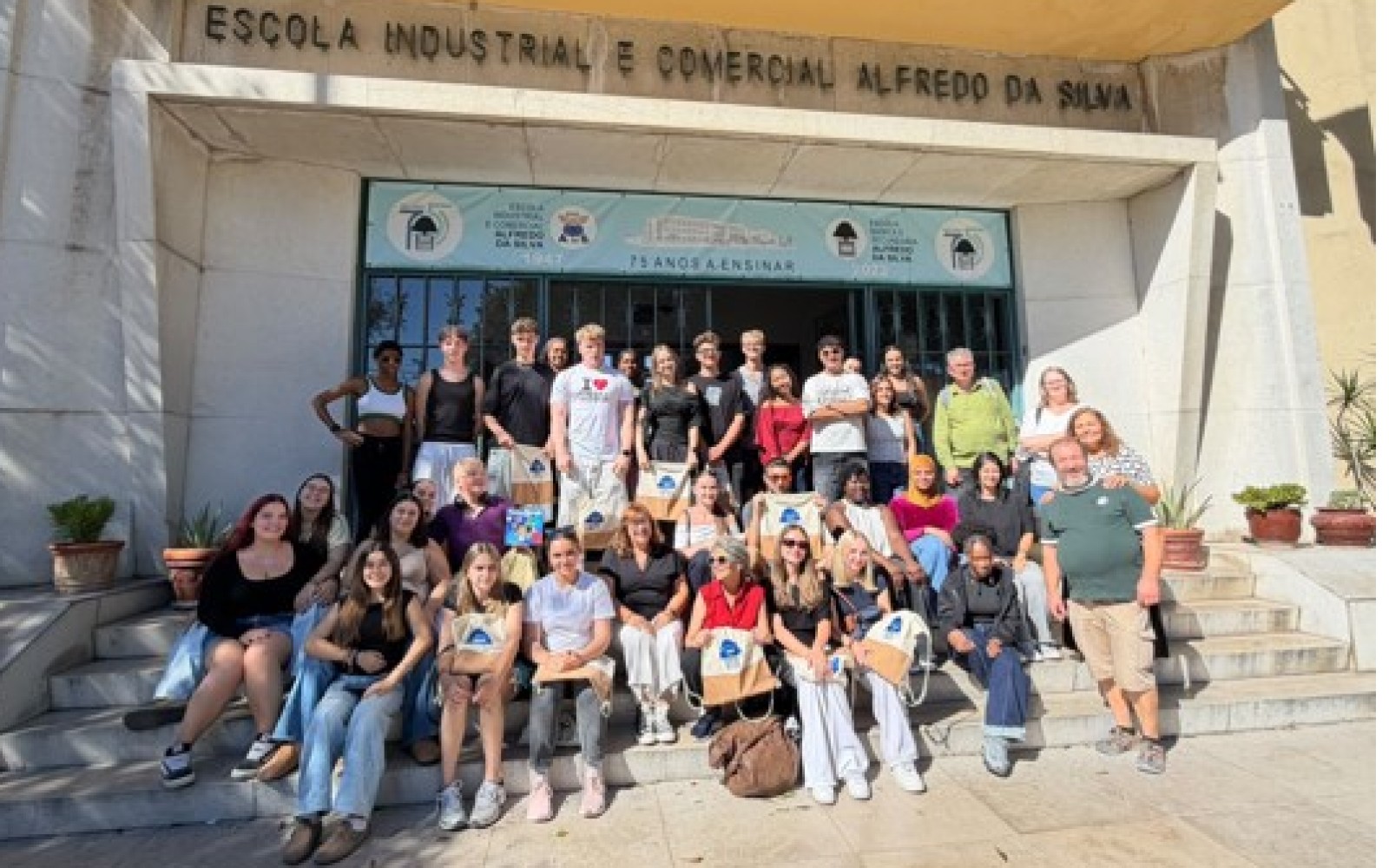 Barreiro - Agrupamento de Escolas Alfredo da Silva Recebe alunos e professores da Polónia . Aposta na internacionalização do ensino profissional