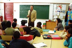 Nas escolas do 1º Ciclo do Barreiro Histórias sobre o 25 de Abril contadas aos mais pequenos
