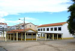 CÂMARA MUNICIPAL E FREGUESIA DE SANTO ANDRÉ Trabalhos de reabilitação preparam parque escolar para o novo ano lectivo