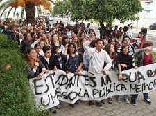 Estudantes do Barreiro exigem revogação do Estatuto do Aluno Cerca de 2000 estudantes de cinco escolas secundárias em manifestação