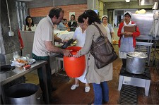Entrega de “Oleotes” nas escolas do Barreiro Recolha dos óleos alimentares usados nos estabelecimentos de ensino