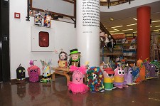 Exposição em Santiago do Cacém Crianças do concelho responderam ao repto da Cercisiago e usaram imaginação para decorar pirilampos