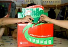 Nas Escolas da região de Lisboa e Setúbal Modelo troca pilhas usadas por novos livros
