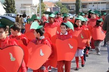 Escolas em Desfile de Carnaval no Montijo Mais de 3 mil alunos brincam nas ruas da cidade