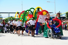 Desfile com 1200 crianças no centro de Almada Marchas das escolas e instituições de infância