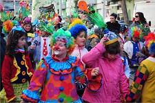 DESFILES DE CARNAVAL DAS ESCOLAS NO BARREIRO ALUNOS ANIMARAM RUAS DO ALTO DO SEIXALINHO E LAVRADIO