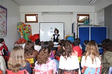 OFICINA “TELEFONIA DE ABRIL” NO BARREIRO Alunos descobrem os sons da Revolução