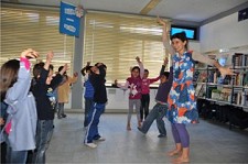 ALUNOS DO PRÉ-ESCOLAR NO BARREIRO RECORDARAM MEMÓRIAS ATRAVÉS DE MOVIMENTOS DO CORPO