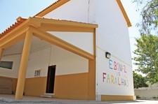 EB 1 n.º 2 do Faralhão em Setúbal Obras para instalar um refeitório e uma cozinha.