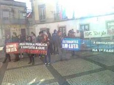 Manifestação de estudantes no Seixal Descontentamento pelas politicas de desinvestimento na Educação