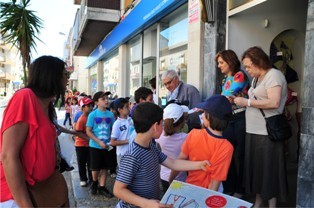 BARREIRO - DEJETOS CANINOS - CAMPANHA DE SENSIBILIZAÇÃO ALUNOS DO LAVRADIO DISTRIBUÍRAM FOLHETOS AOS MUNÍCIPES