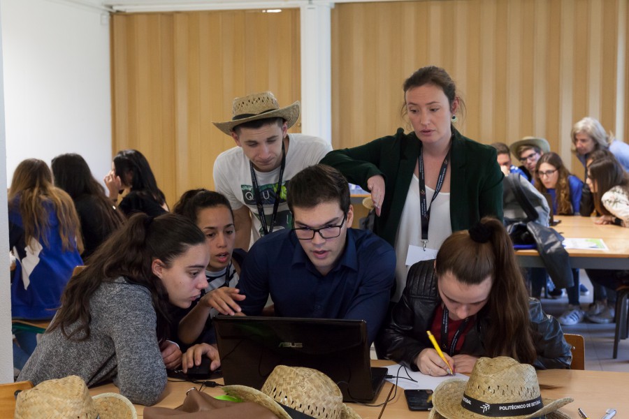 Politécnico desafia alunos do distrito de Setúbal a gerir uma empresa hoteleira Já arrancou a 3.ª edição do Jogo de Gestão Interescolas, envolvendo 200 aprendizes de gestores