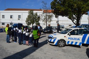 Alunos da Academia de Música e Belas Artes Luísa Todi - Setúbal Visitaram as instalações polícias do Comando Distrital de Setúbal da PSP