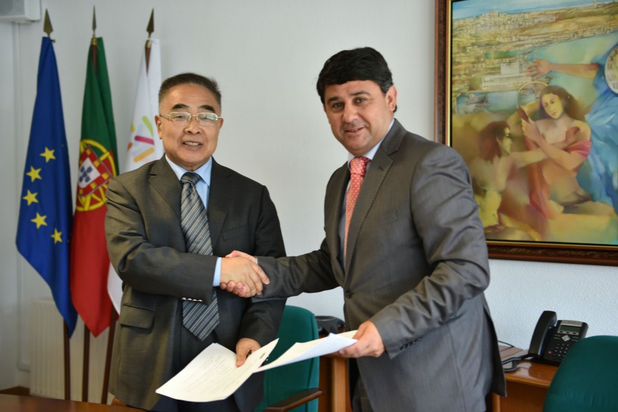 Setúbal - Acordo de dupla titulação permite conclusão da licenciatura na China Acupuntura junta IPS e Universidade de Medicina Tradicional Chinesa de Tianjin