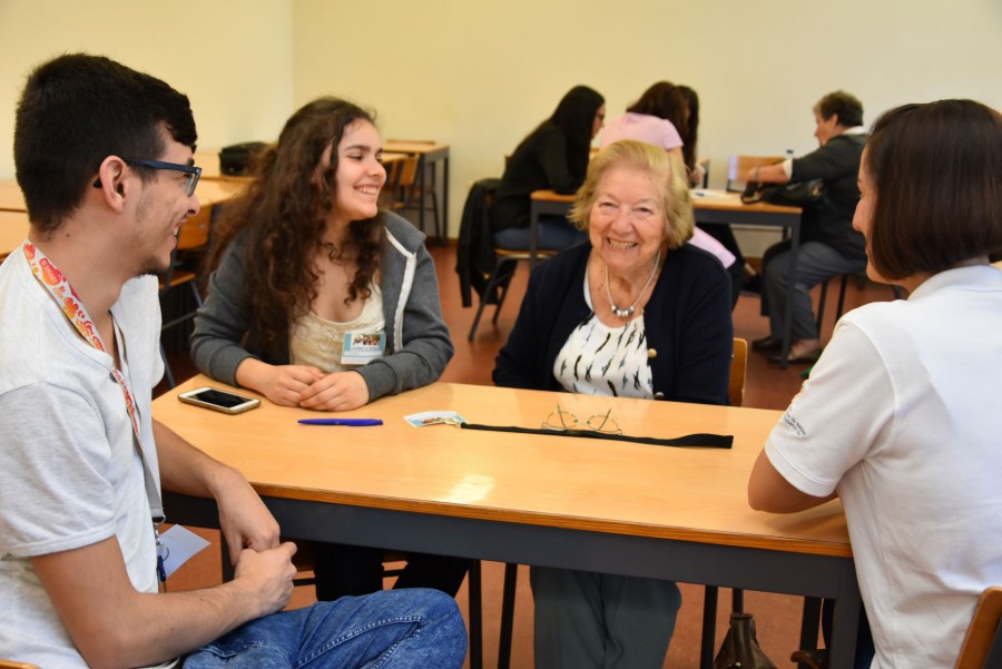 Iniciativa visa uma maior autonomia e segurança no uso da Internet Estudantes do IPS dinamizam formação em competências digitais para idosos de Setúbal
