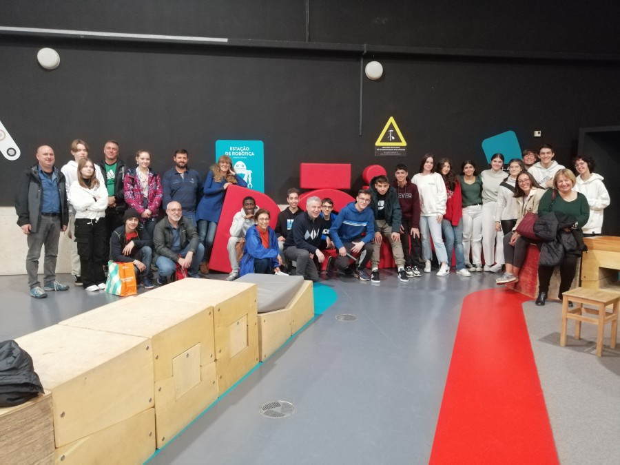 Agrupamento de Escolas de Casquilhos - Barreiro Intercâmbio do projeto Erasmus+ “Sm(art) Robots- H(app)y Kids” .Uma aprazível experiência
