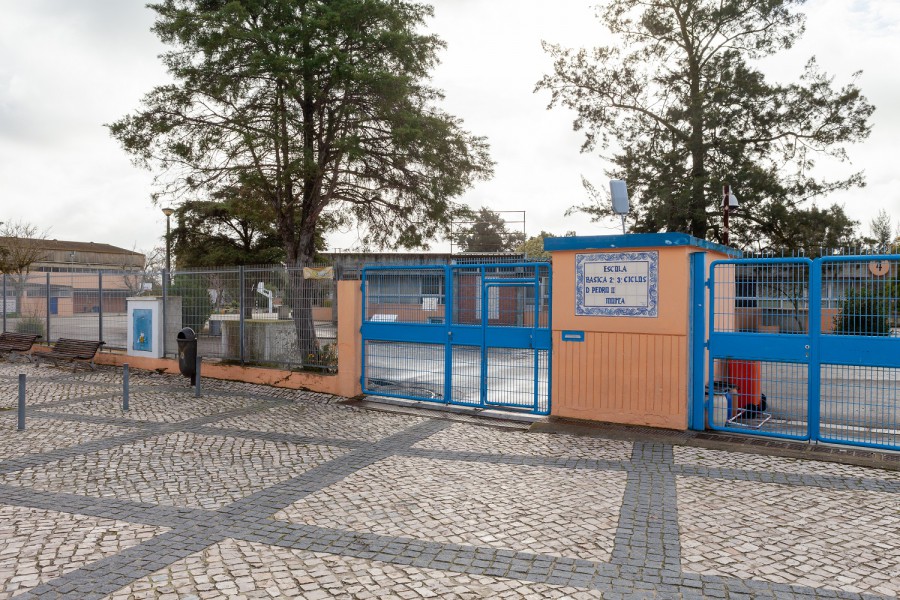 Em escolas da responsabilidade do Ministério da Educação Câmara da Moita assume substituição de coberturas de fibrocimento
