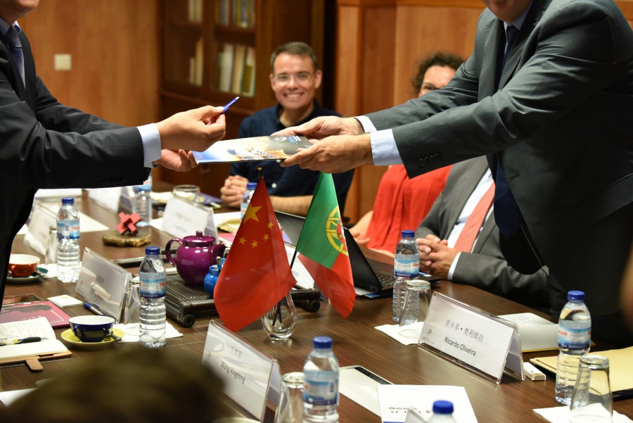 Comitiva chinesa visita Politécnico de Setúbal Governo de Tianjin escolhe IPS para instalar oficina Lu Ban em Portugal